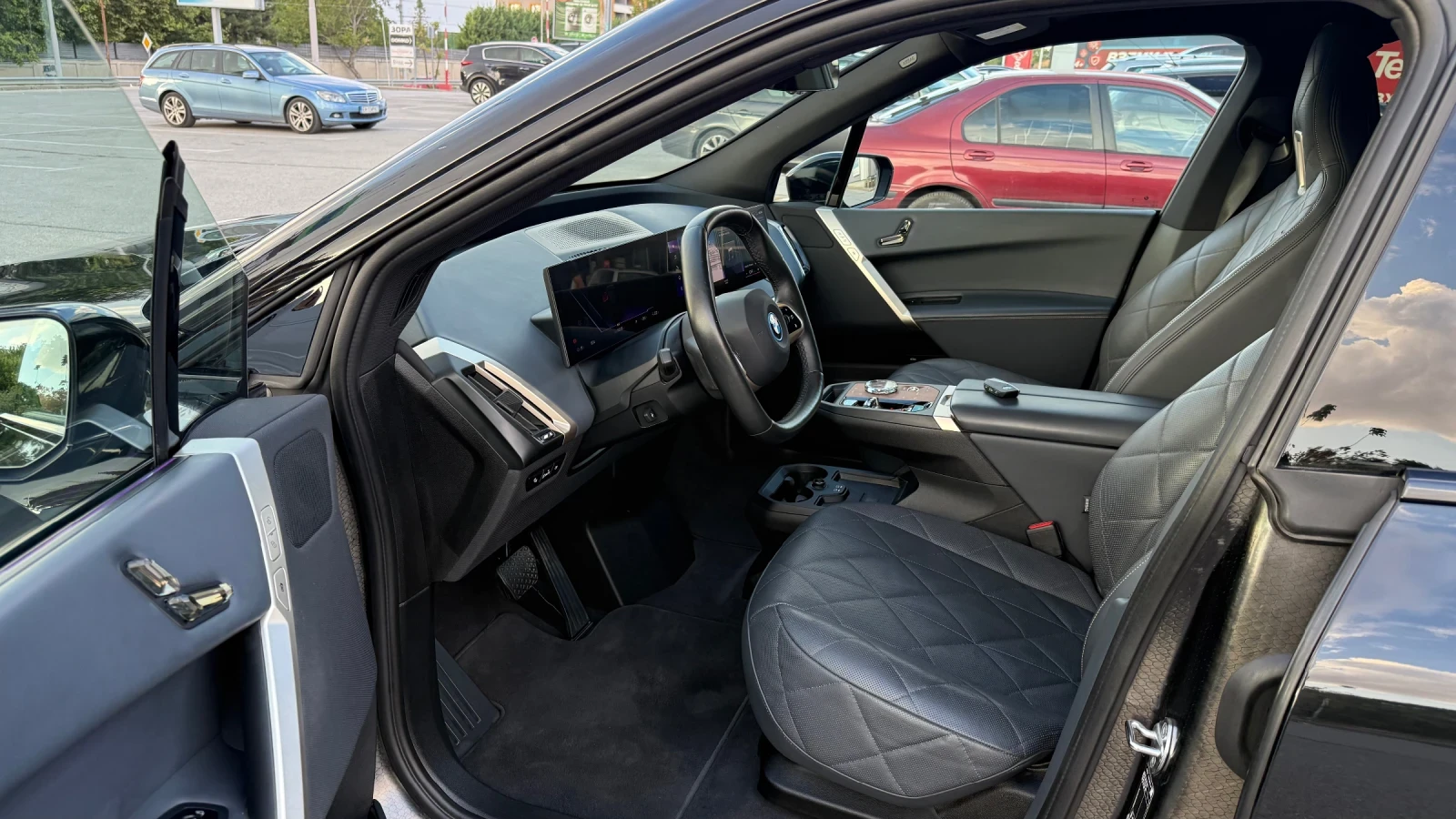 BMW iX 40xDrive LASER PANO HEADUP 360, снимка 8 - Автомобили и джипове - 56066355