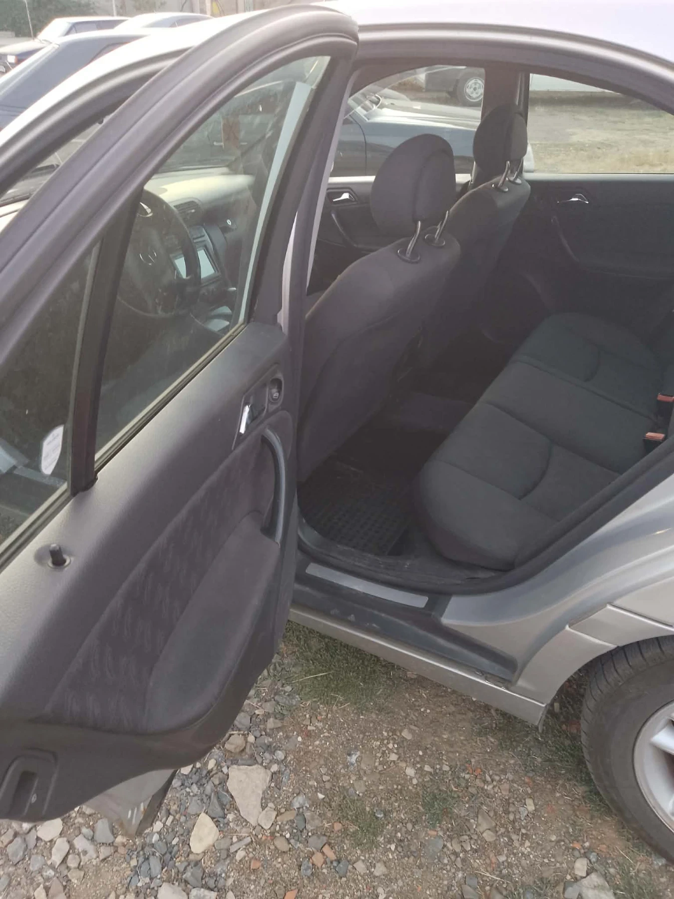 Mercedes-Benz C 220 Cdi, снимка 4 - Автомобили и джипове - 56416917