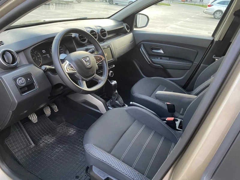 Dacia Duster 1.5 Dci, снимка 11 - Автомобили и джипове - 52261847