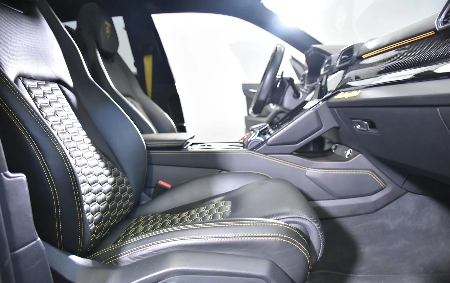 Lamborghini Urus 4.0 TWIN-TRUBO V8, снимка 5 - Автомобили и джипове - 53845344