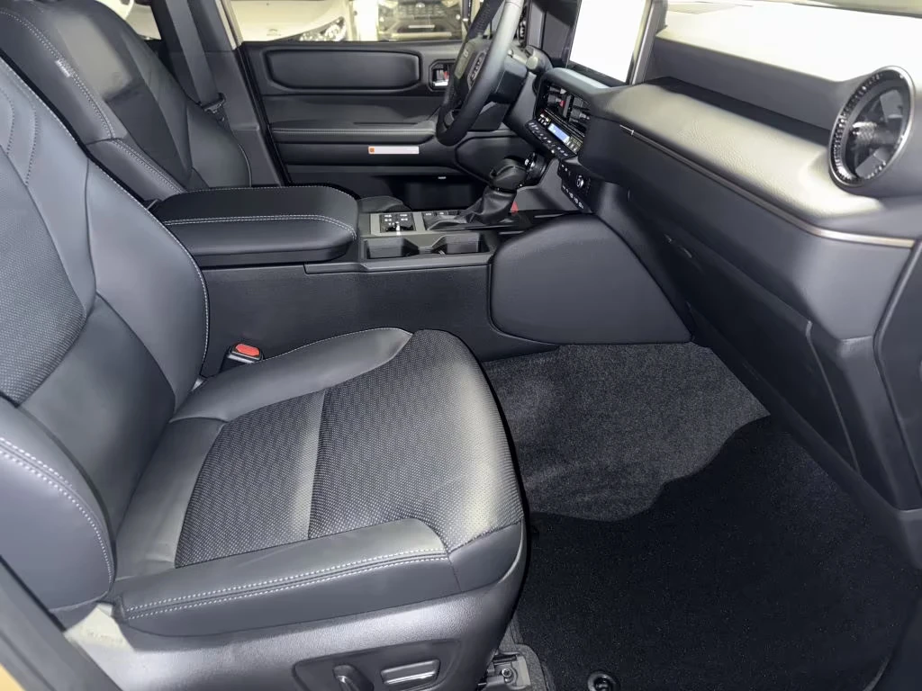 Toyota Land cruiser НОВ!/LC250/2.8 MHEV/205HP/LOUNGE/PANO/7S/360/173h, снимка 9 - Автомобили и джипове - 53965490