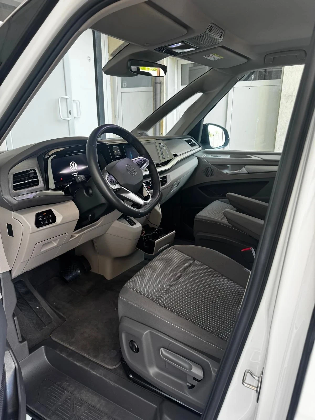 VW Multivan Life L 2.0 TDI DSG 150 к.с., снимка 11 - Бусове и автобуси - 55649925