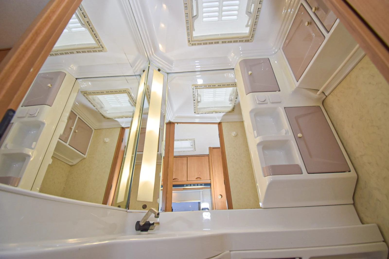  Hobby DeLuxe 450 +  | Mobile.bg   16