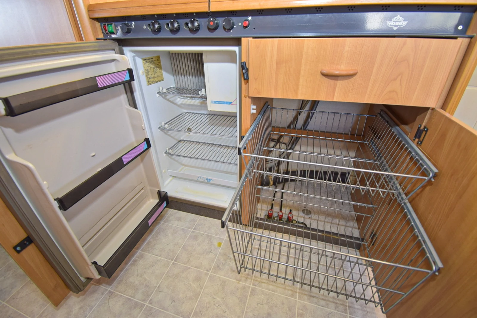  Hobby DeLuxe 450 +  | Mobile.bg   13