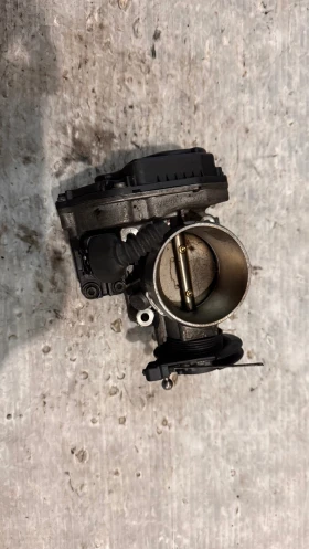 Дроселова Клапа за Audi A4 - 058133063