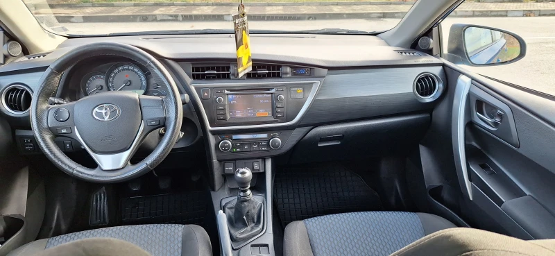 Toyota Auris  1.6VVTI, снимка 13 - Автомобили и джипове - 48267882