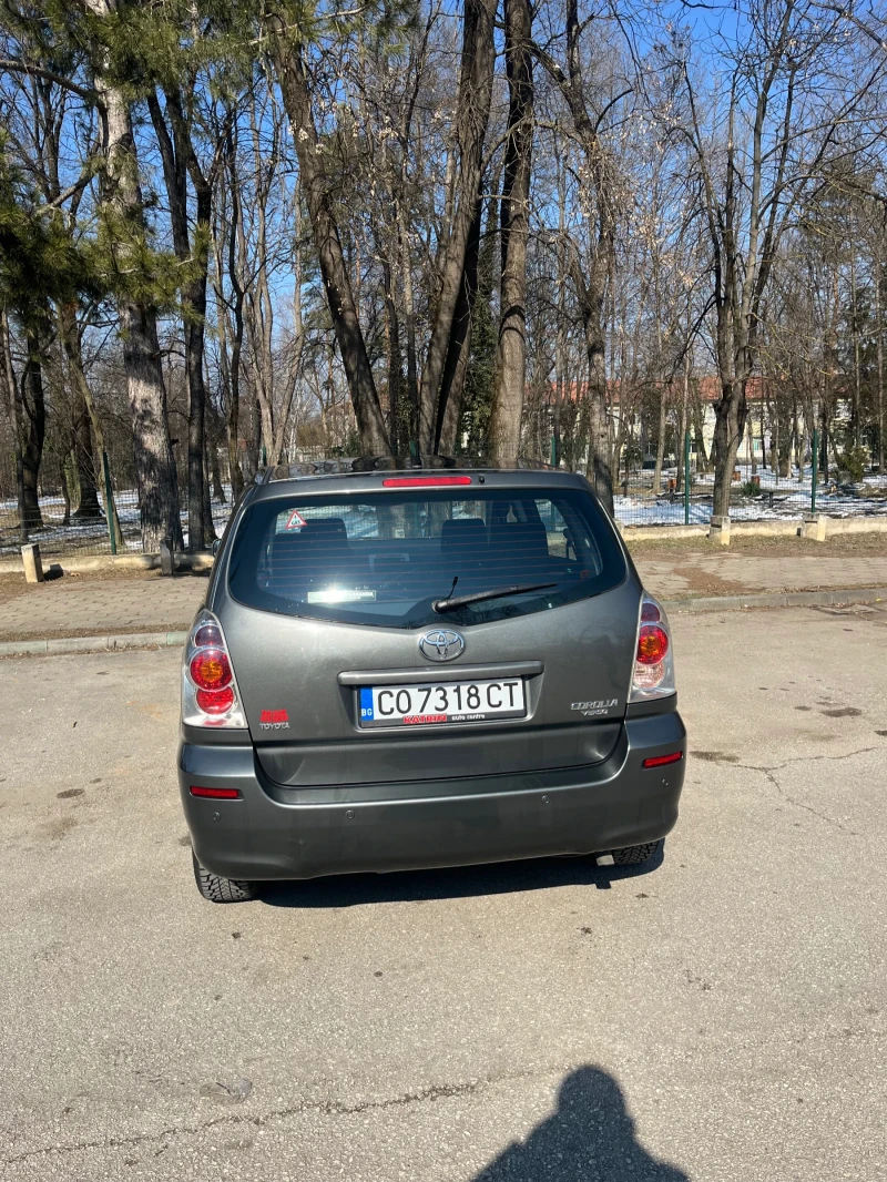 Toyota Corolla verso 1.8 VVTI, снимка 2 - Автомобили и джипове - 49243442