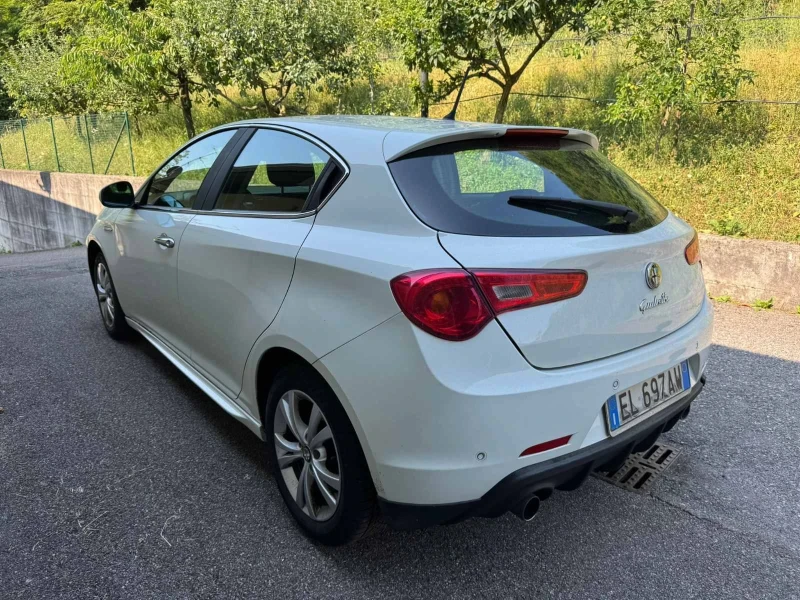 Alfa Romeo Giulietta  1.6JTD/6ск, снимка 4 - Автомобили и джипове - 52731313