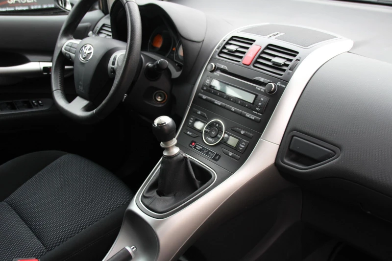 Toyota Auris * 1.6* 132PS* , снимка 9 - Автомобили и джипове - 53177013