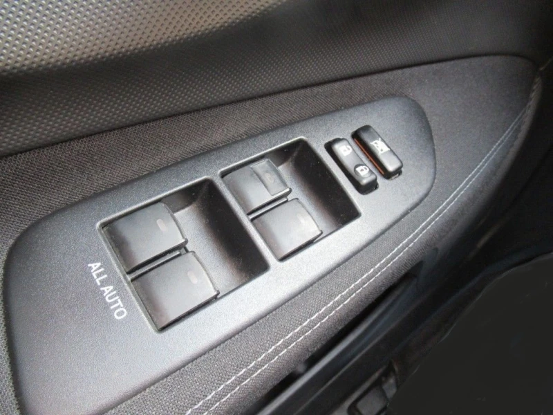 Toyota Auris * 1.6* 132PS* , снимка 15 - Автомобили и джипове - 53177013