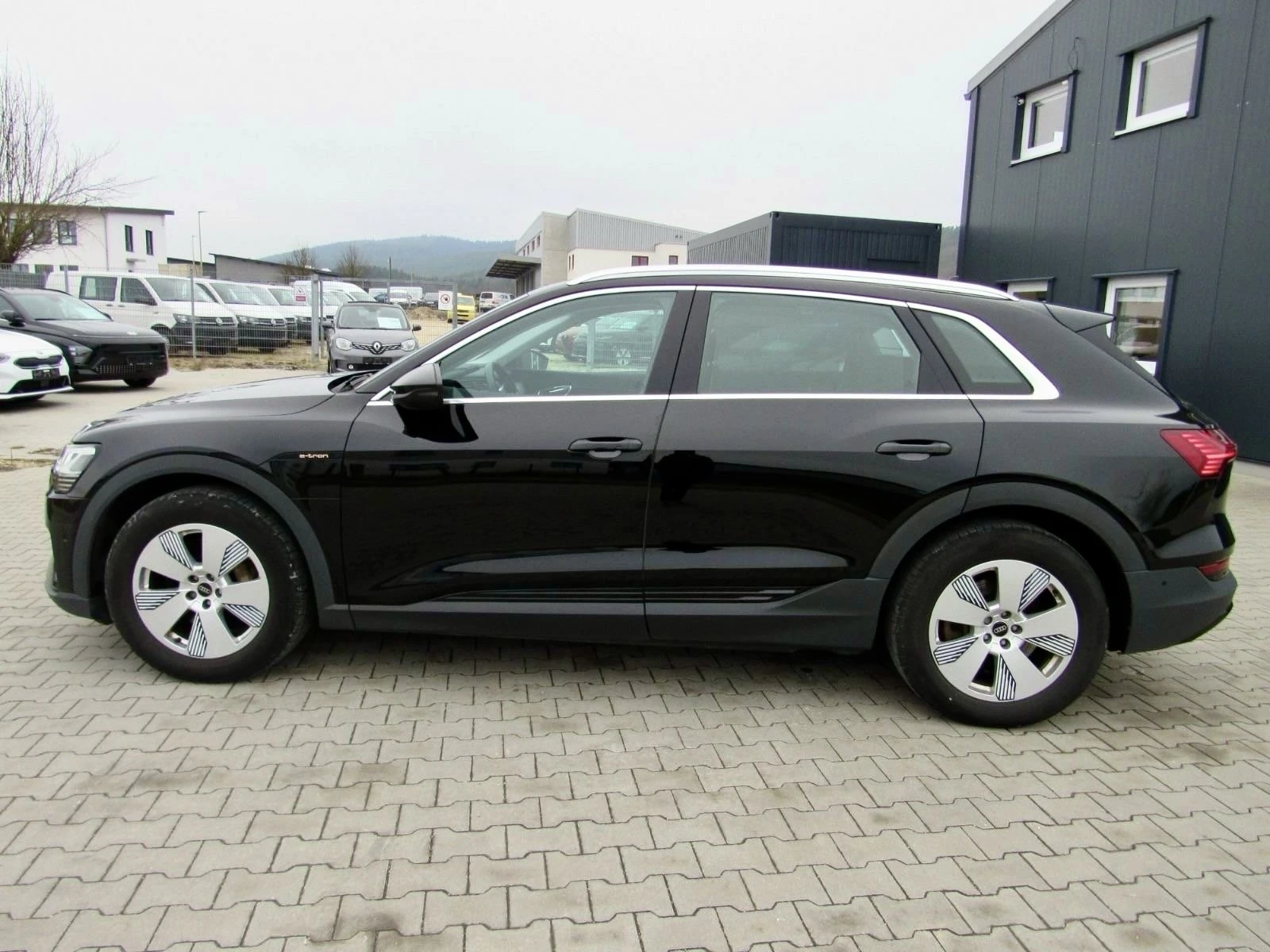 Audi E-Tron 50 quattro - изображение 2