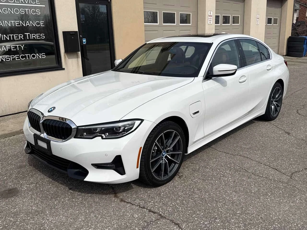 BMW 330 330e xDrive  CARFAX