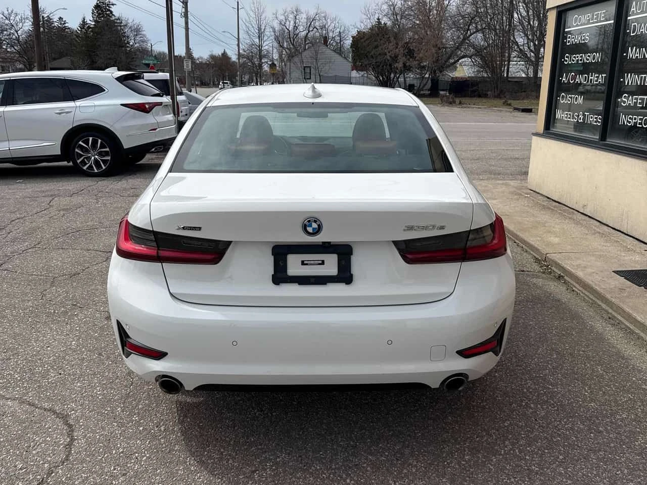 BMW 330 330e xDrive  CARFAX, снимка 4 - Автомобили и джипове - 53994266