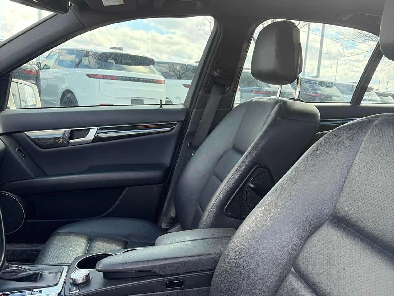 Mercedes-Benz C 300 * 4 MATIC* ГЛАВНО ПРЕДСТАВИТЕЛСТВО* , снимка 7 - Автомобили и джипове - 54388485