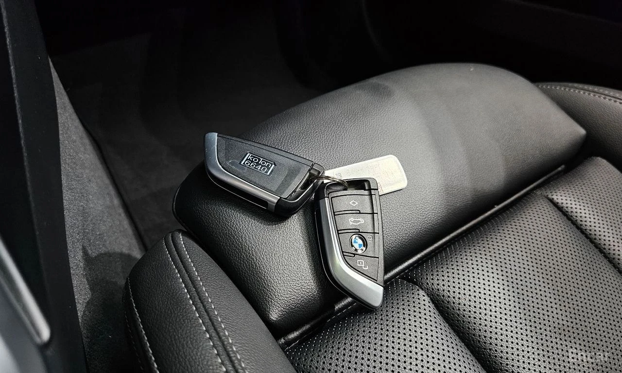 BMW 320 i AMBIENT* ПОДГРЕВ* КАМЕРА* ШИБИДАХ* КРАЙНА ЦЕНА* , снимка 14 - Автомобили и джипове - 54719208