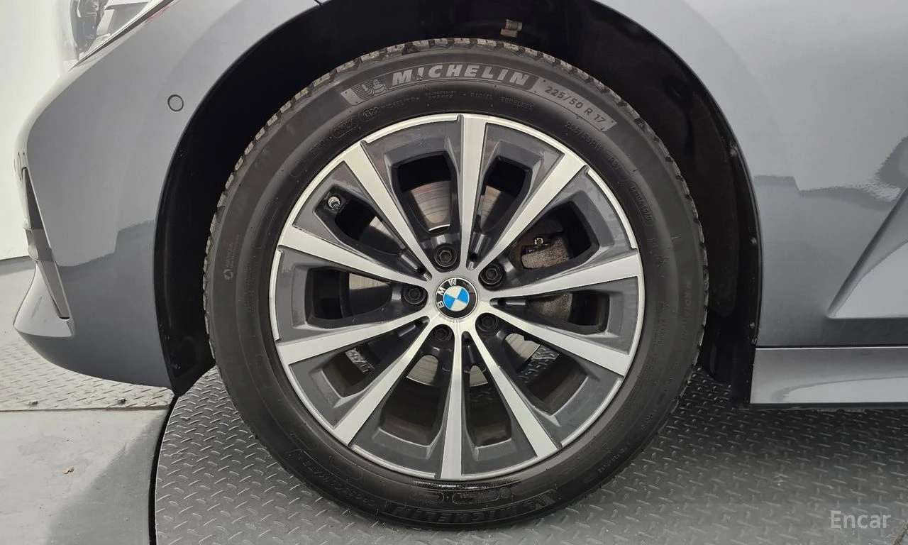 BMW 320 i AMBIENT* ПОДГРЕВ* КАМЕРА* ШИБИДАХ* КРАЙНА ЦЕНА* , снимка 5 - Автомобили и джипове - 54719208