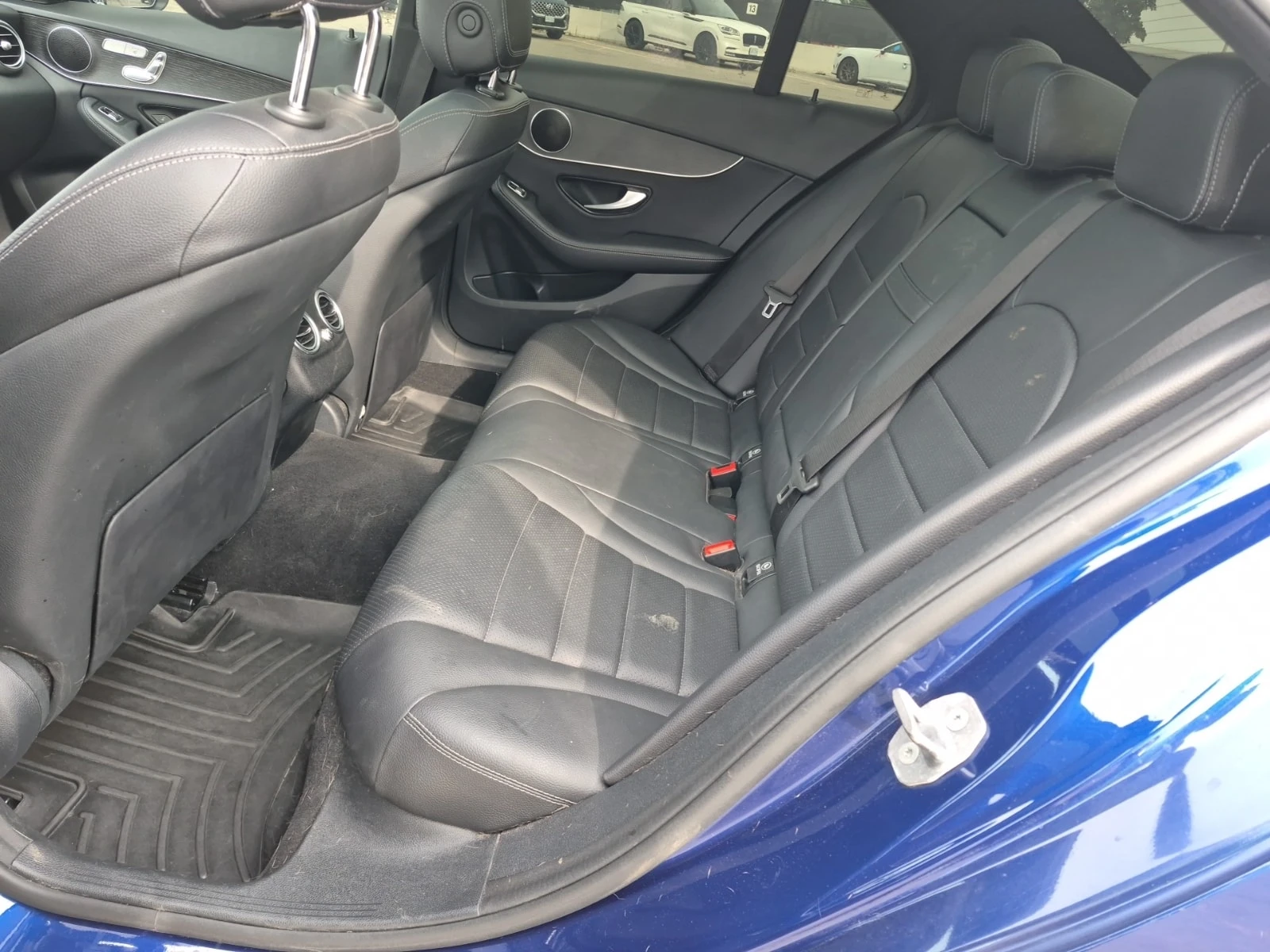 Mercedes-Benz C 300 * AMG Line * Multibeam * CARFAX * Без инциденти * , снимка 9 - Автомобили и джипове - 56125361