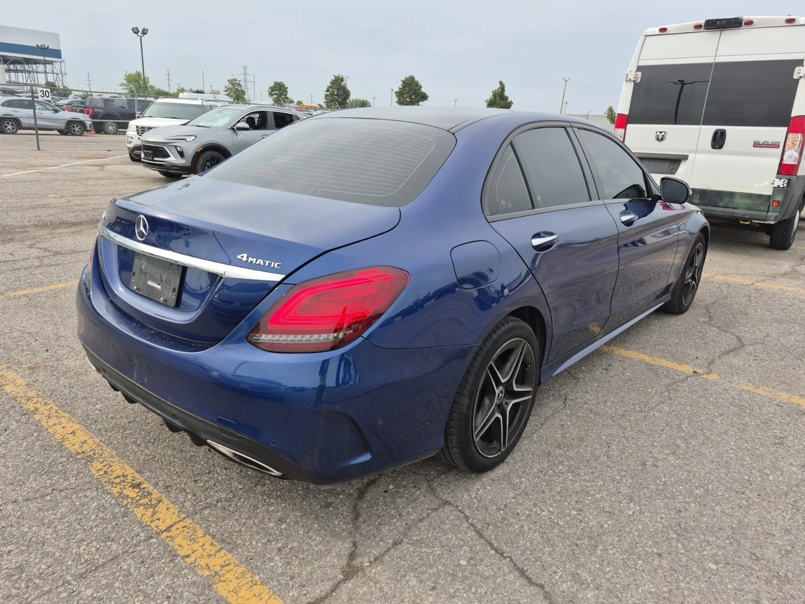 Mercedes-Benz C 300 * AMG Line * Multibeam * CARFAX * Без инциденти * , снимка 3 - Автомобили и джипове - 56125361
