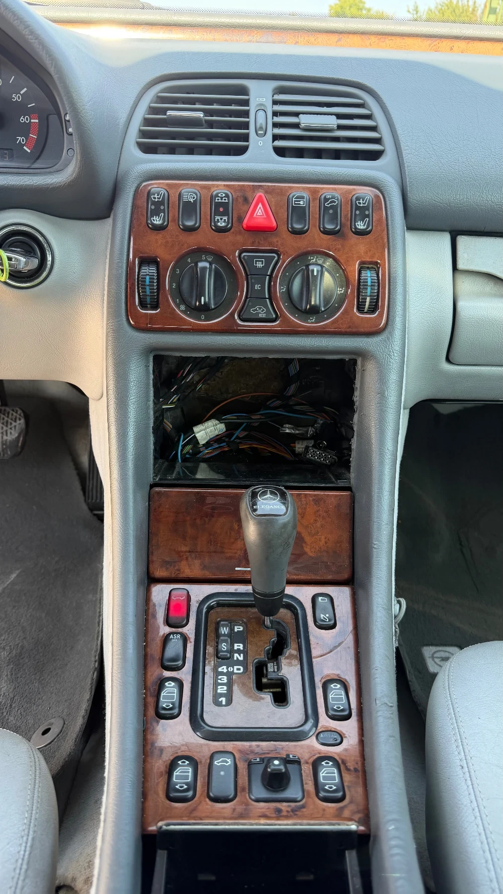 Mercedes-Benz CLK 230 kompressor АВТОМАТИК БАРТЕР ЛИЗИНГ, снимка 8 - Автомобили и джипове - 56172458
