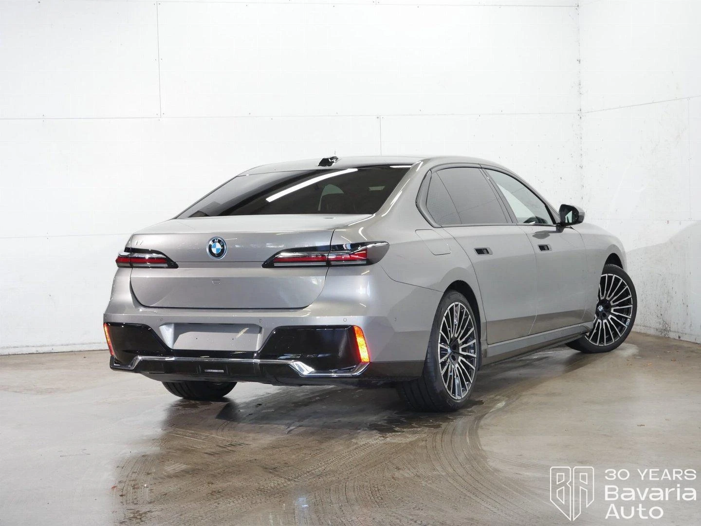 BMW i7 50 eDrive, снимка 3 - Автомобили и джипове - 56709049