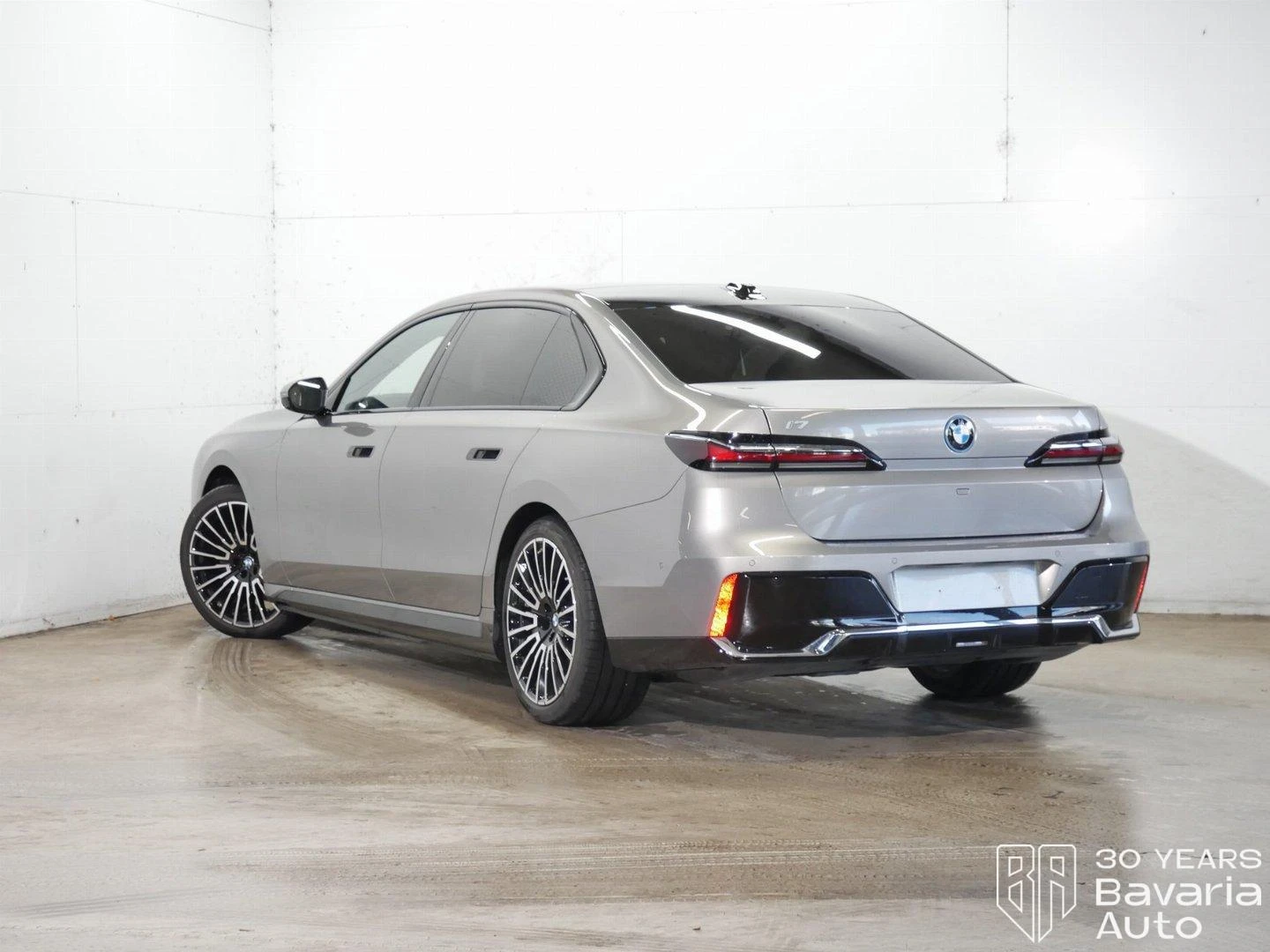 BMW i7 50 eDrive, снимка 2 - Автомобили и джипове - 56709049