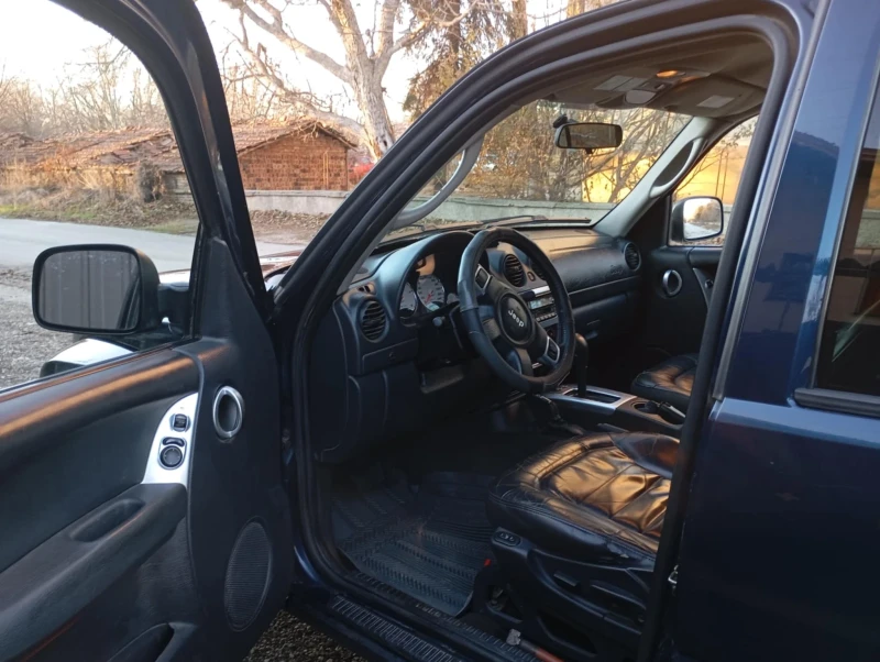 Jeep Cherokee, снимка 4 - Автомобили и джипове - 51046518