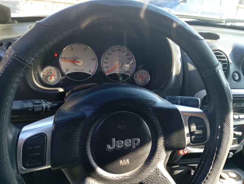 Jeep Cherokee, снимка 3 - Автомобили и джипове - 51046518