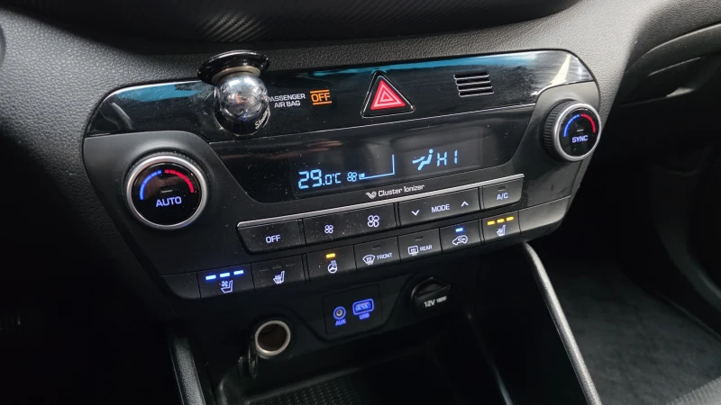 Hyundai Tucson 2.0CRDI/FACE/Пълна сервизна история !!!, снимка 12 - Автомобили и джипове - 53429856