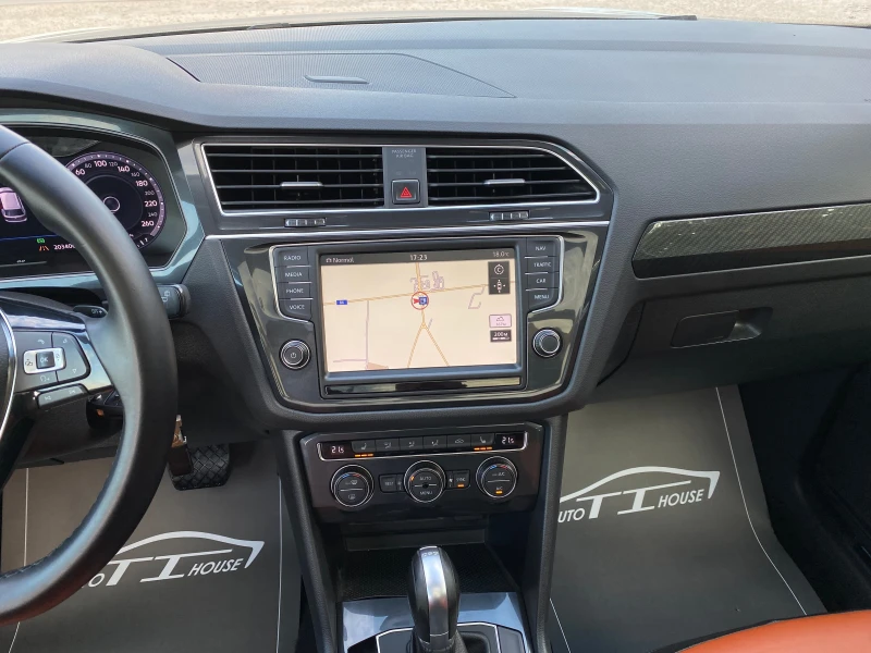 VW Tiguan R-Line* 2.0TDI* 190* Pano* Dis* , снимка 12 - Автомобили и джипове - 53496258