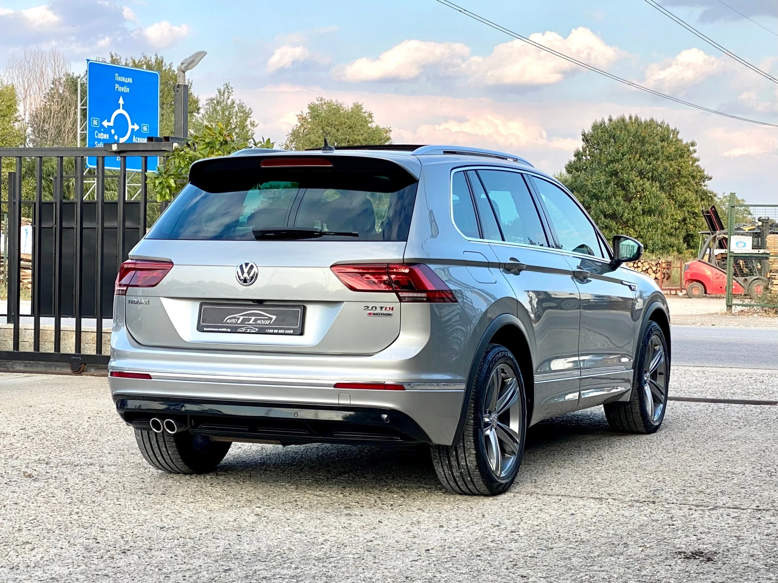 VW Tiguan R-Line* 2.0TDI* 190* Pano* Dis*  - изображение 2