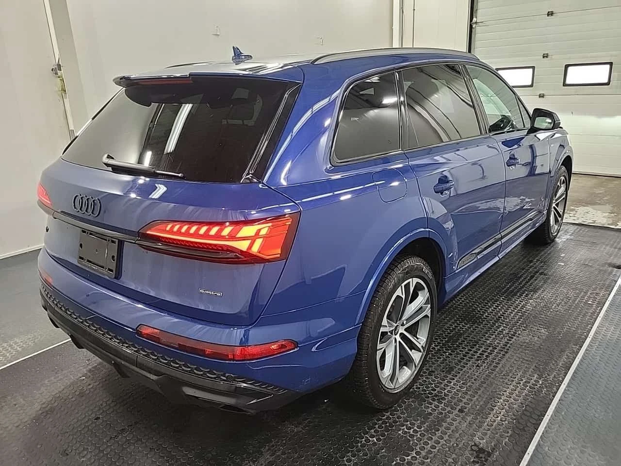 Audi Q7 55TFSI * S-Line * Без инциденти * CARFAX * От VW *, снимка 3 - Автомобили и джипове - 54396414
