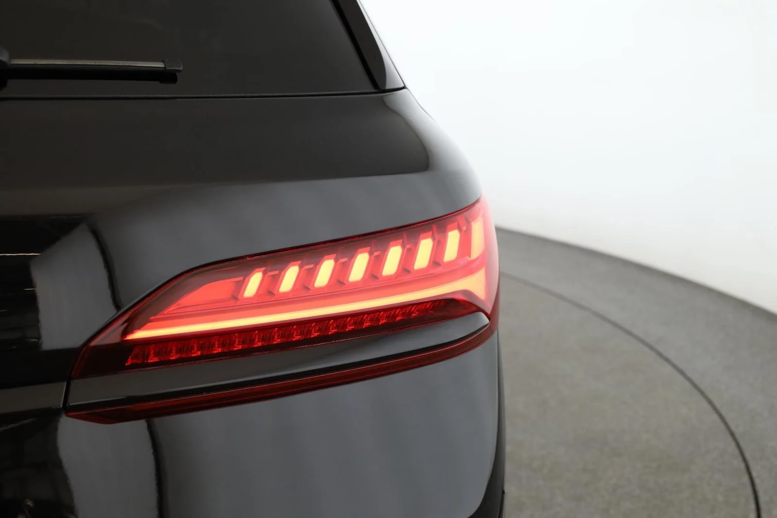 Audi SQ7 BLACK OPTIC / B&O / PANO / MATRIX / AIR / 7 ������ | Mobile.bg � ����������� 15