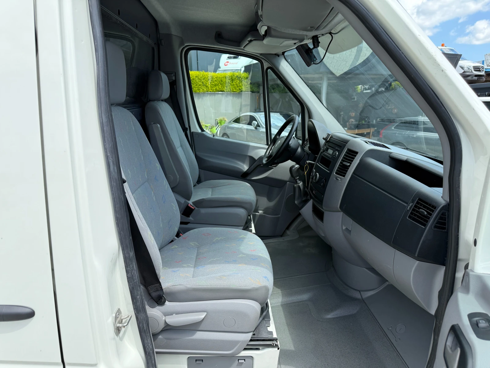 VW Crafter 2.5TDI Клима 2 странични врати L2H1  - изображение 10