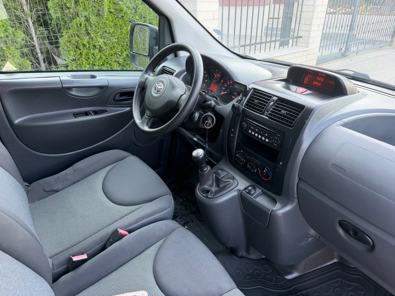 Toyota Proace Dozel-1.6-95 ksna realnite83600 km Realni Top, снимка 10 - Бусове и автобуси - 55108247