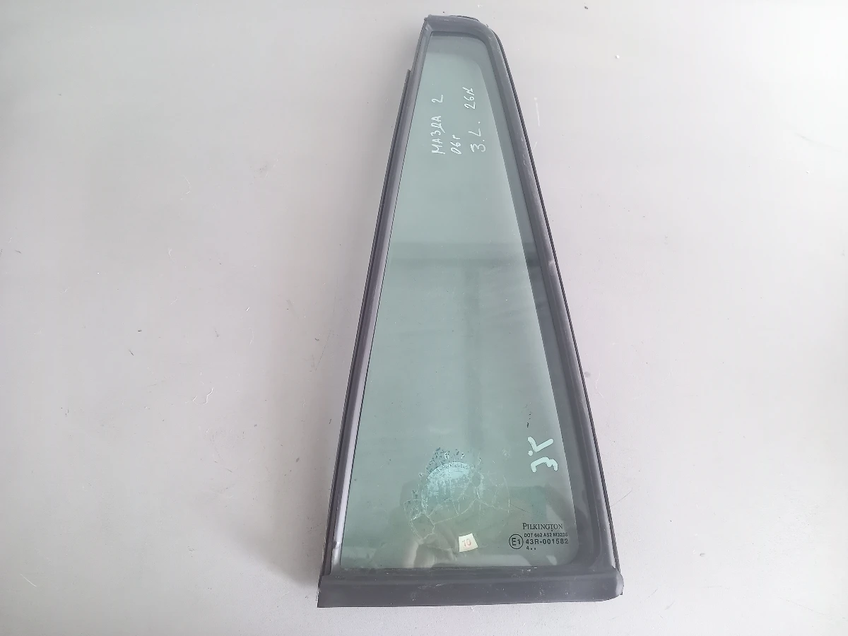 Стъкло задно ляво триъгълно Мазда 2 (1)