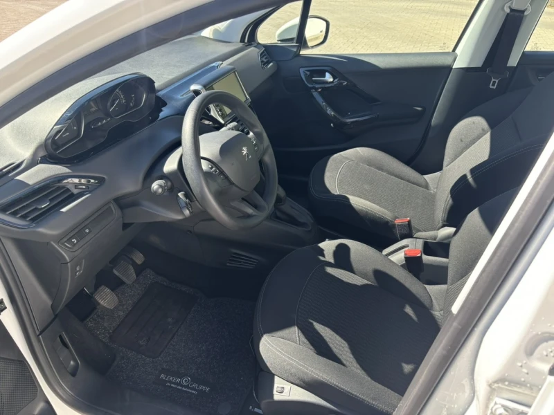 Peugeot 208 1.5 HDI, снимка 9 - Автомобили и джипове - 47427539