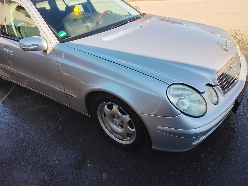 Mercedes-Benz E 220, снимка 2 - Автомобили и джипове - 48717439