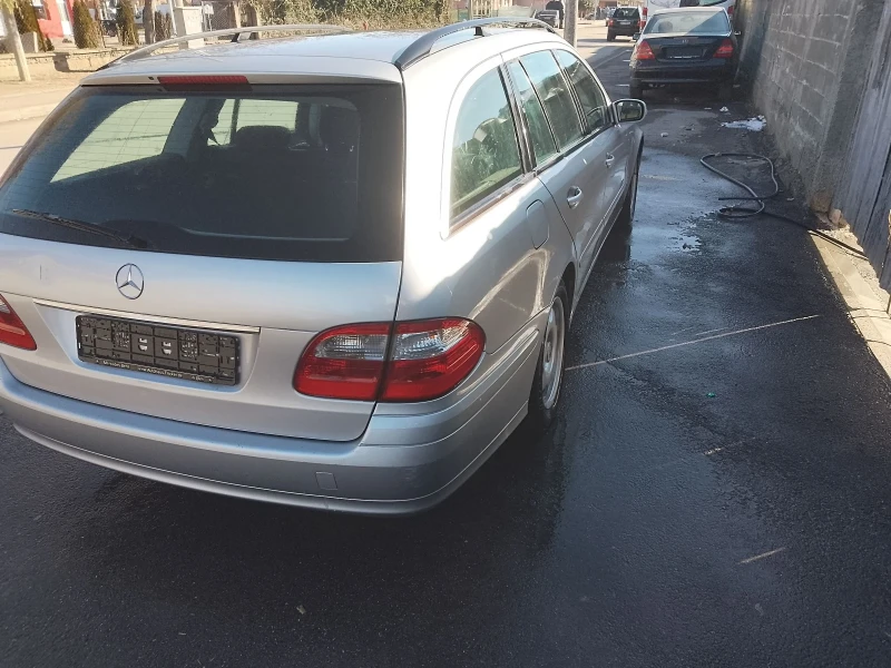 Mercedes-Benz E 220, снимка 6 - Автомобили и джипове - 48717439