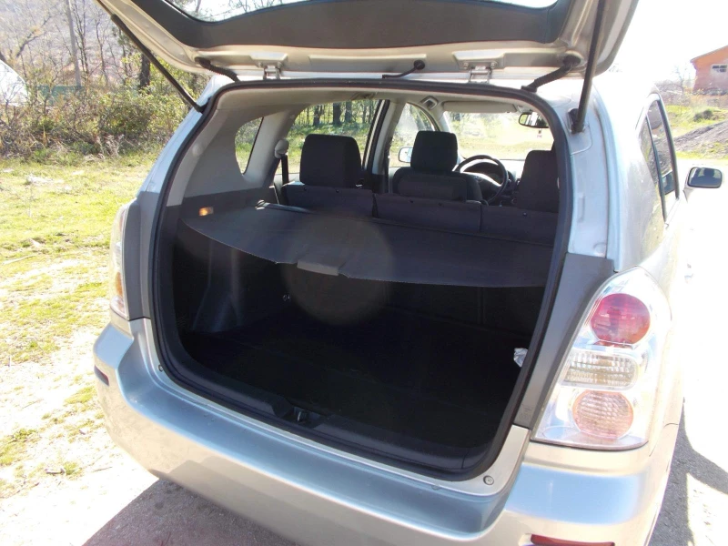 Toyota Corolla verso, снимка 8 - Автомобили и джипове - 52632418