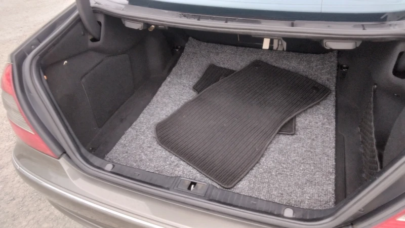 Mercedes-Benz E 200 Mercedes-Benz E-Klasse E 200 CDI Avantgarde, снимка 16 - Автомобили и джипове - 52886194