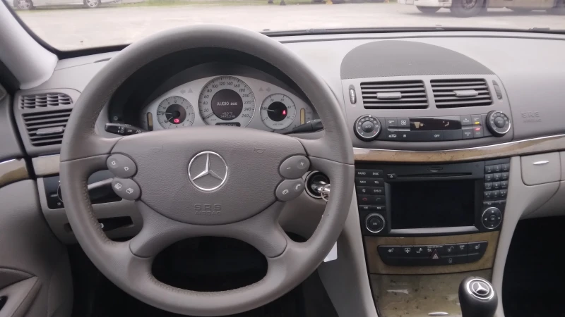 Mercedes-Benz E 200 Mercedes-Benz E-Klasse E 200 CDI Avantgarde, снимка 13 - Автомобили и джипове - 52886194