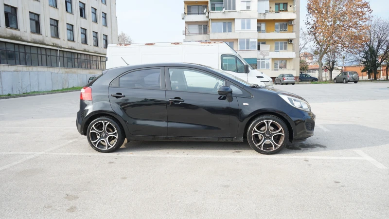Kia Rio 1.4, снимка 4 - Автомобили и джипове - 52911740