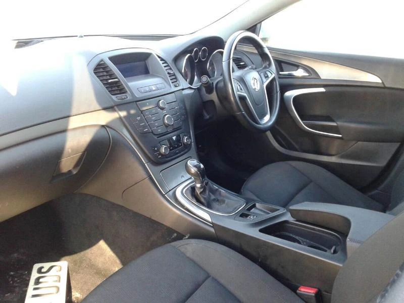 Opel Insignia 2.0CDTI,комби, снимка 8 - Автомобили и джипове - 20581585