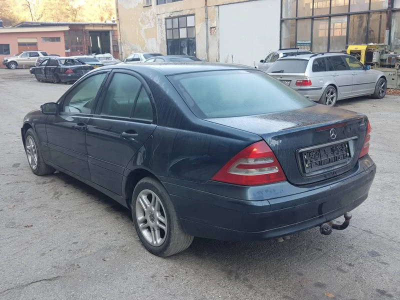 Mercedes-Benz C 270 20бр. КОЖА НАВИ, снимка 12 - Автомобили и джипове - 24013352