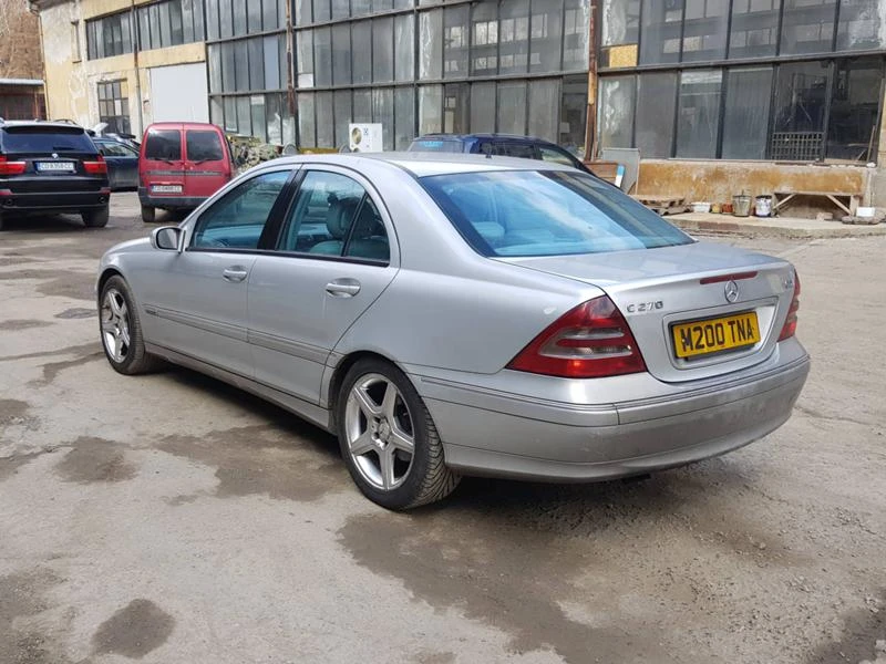 Mercedes-Benz C 270 20бр. КОЖА НАВИ, снимка 17 - Автомобили и джипове - 24013352