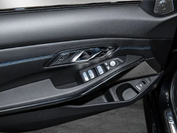 BMW 330 i xDrive = M-Sport Pro = Гаранция - изображение 4