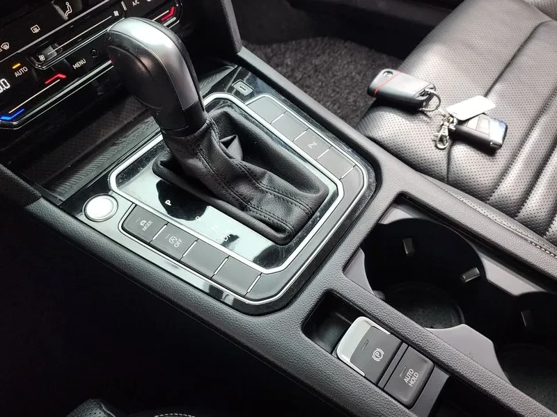 VW Passat 2.0 Tdi Prestige, снимка 9 - Автомобили и джипове - 56656560