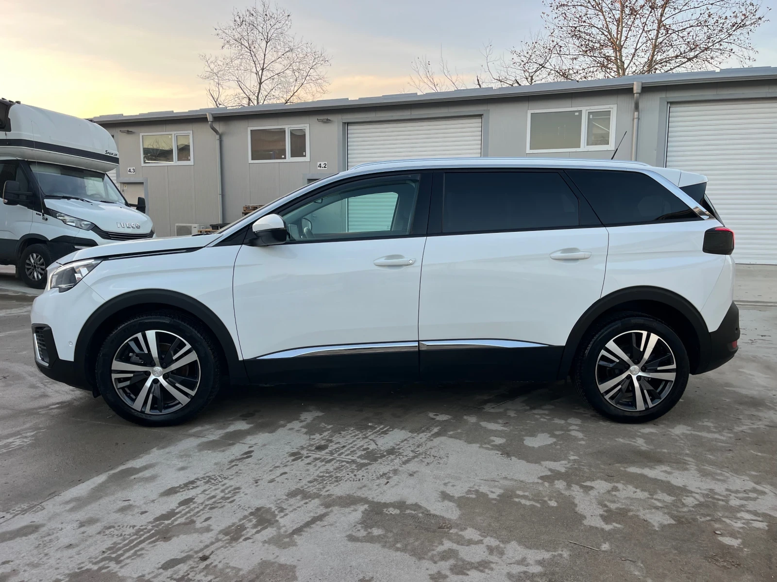 Peugeot 5008 1, 5BlueHDI/F1/NAVI/АВТОМАТ/8ск//ДИСТРОНИК/КОЖА!!! - изображение 4