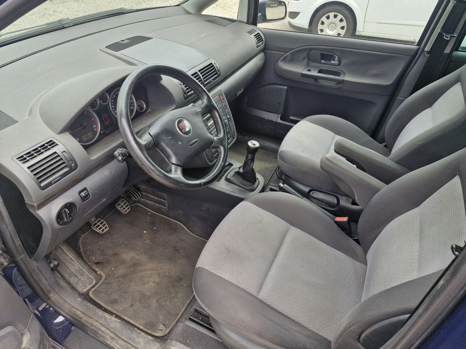 Seat Alhambra 2.0TDI 140кс - изображение 10