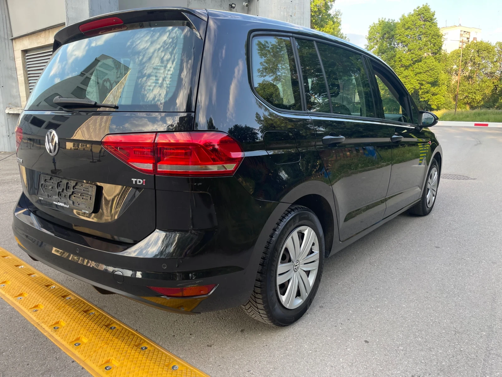 VW Touran 1.6 TDI Euro 6 b - изображение 6